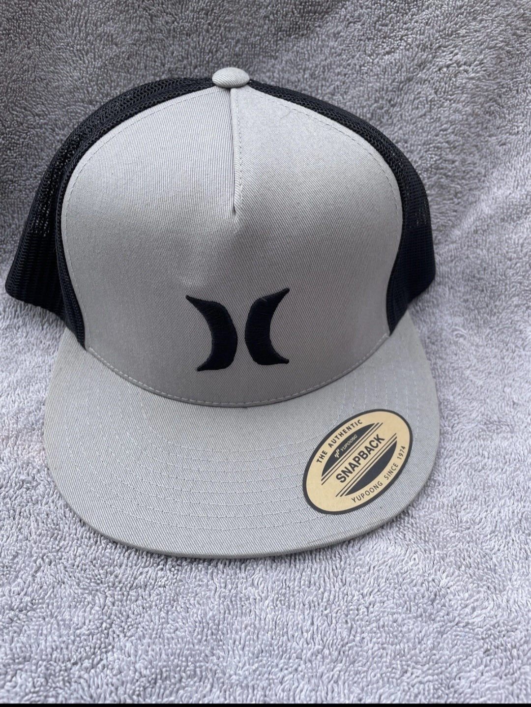 Hurley Icon Solid Flat Trucker Baseball Cap Hat Wolf Grey Snapback Mesh